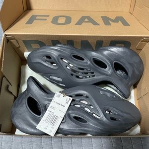 Foam runners size 7 men
